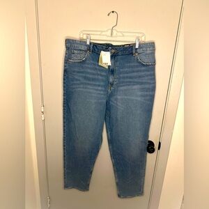 ⭐️ NWT H&M Loose Mom Jeans Size 18